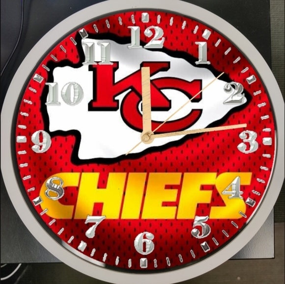 Kansas City chiefs clock - Picture 2 of 3